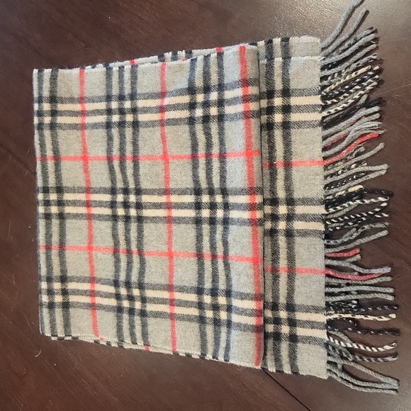Authentic Burberry Cashmere scarf - Picture 2 of 5